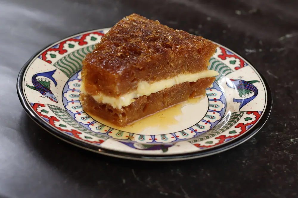 Kaymaklı ekmek kadayıfı — Kazan Dede pastanesi
