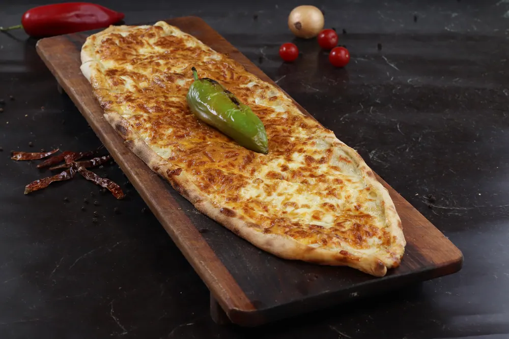 Kavurmalı Kaşarlı Pide — Kazan Dede Çorba, Ankara